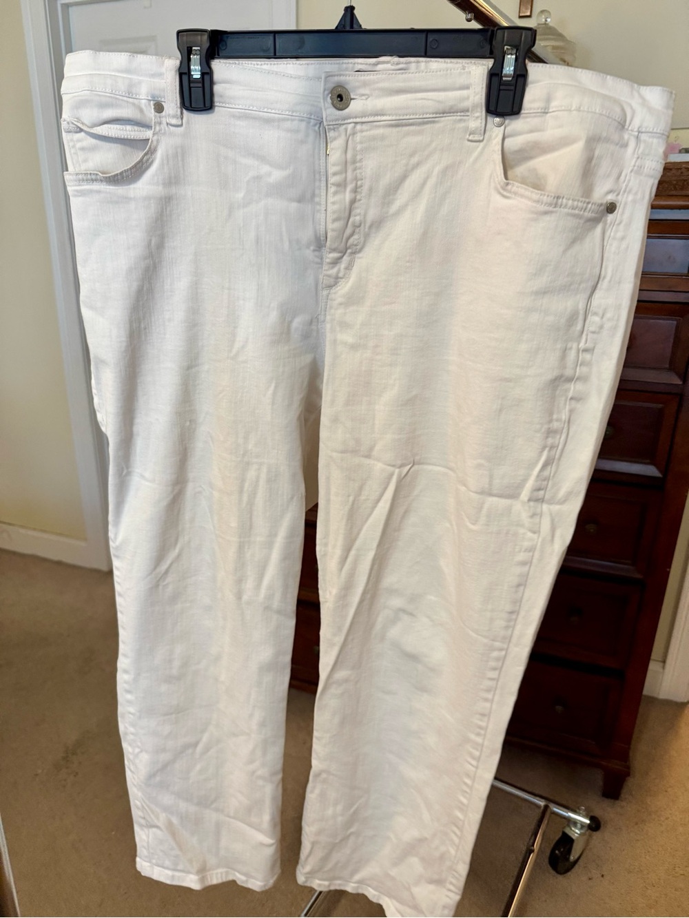 Bandolino White Mid-Rise Pants